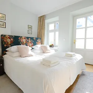 Hotel apartamentowy Crystal Chez Helena