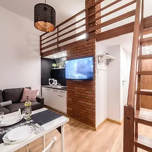 3* Aparthotel 2 Nights - Great Location, Right Next To Main Rail And Bus Station, 10 Min To Main Square By Foot